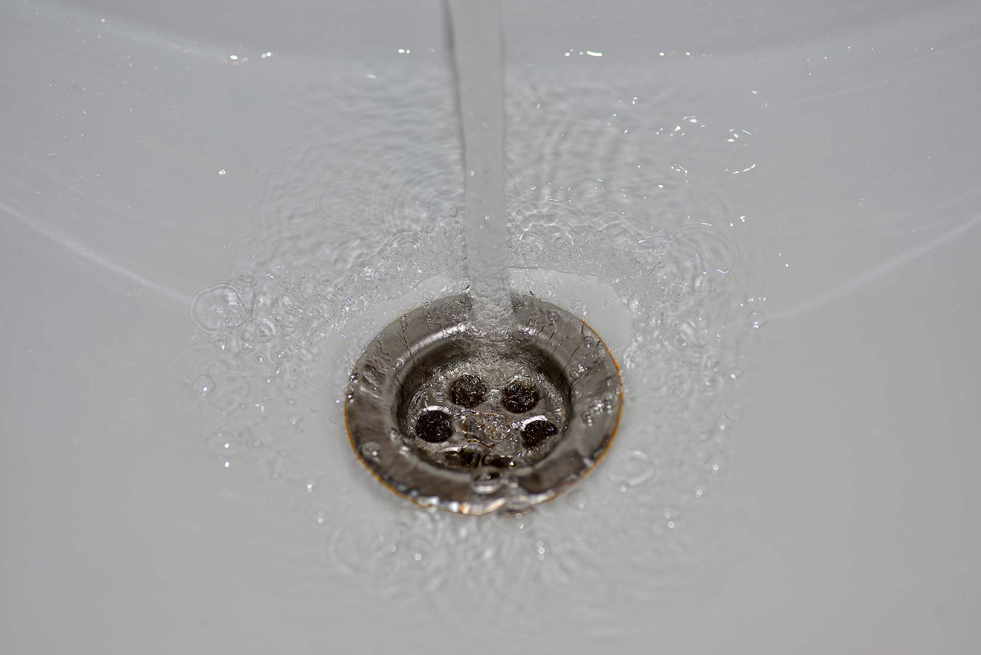 A2B Drains provides services to unblock blocked sinks and drains for properties in Glasgow.